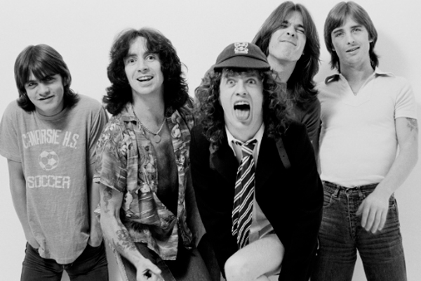 Back in Black” do AC/DC foi uma homenagem a um amigo ou um plano comercial?