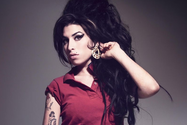 ⭐ 12 curiosidades sobre a Amy Winehouse que você não sabia!