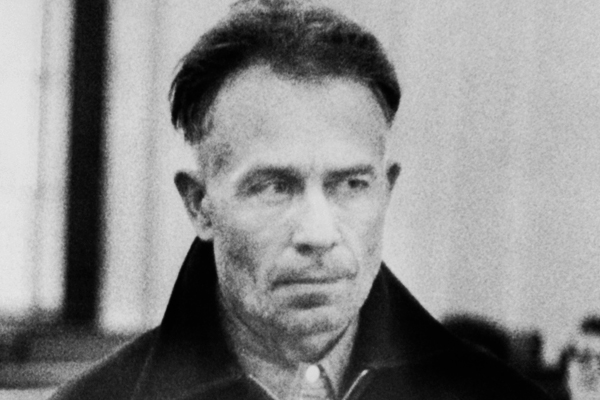 Ed Gein, o Assassino que Inspirou “Psicose” e “O Massacre da Serra Elétrica”: A História Real Mais Horripilante do Terror