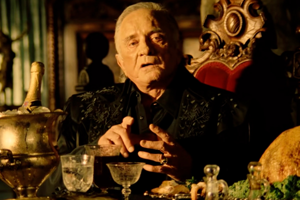 A canção de amor de Johnny Cash para sua esposa – O significado profundo de “Hurt”