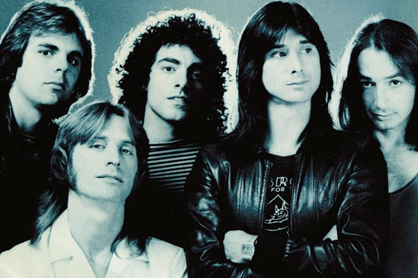A Verdade sobre “Don’t Stop Believin'” do Journey – História Real ou Ficção?