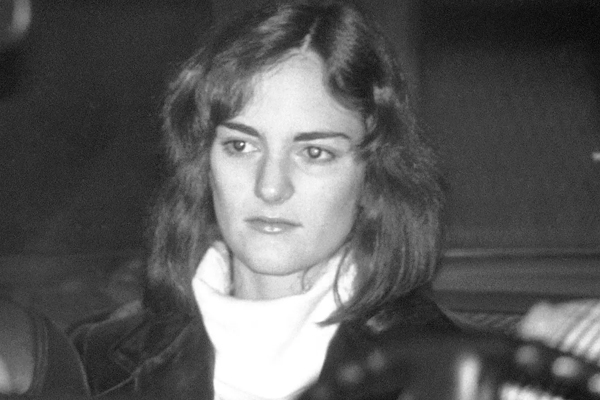 O Caso Patty Hearst: A Herdeira que Foi Sequestrada e se Tornou uma Criminosa