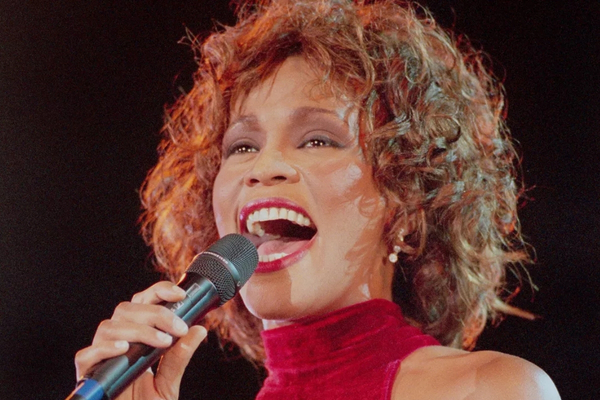 ⭐ 10 curiosidades sobre a Whitney Houston que você não sabia!